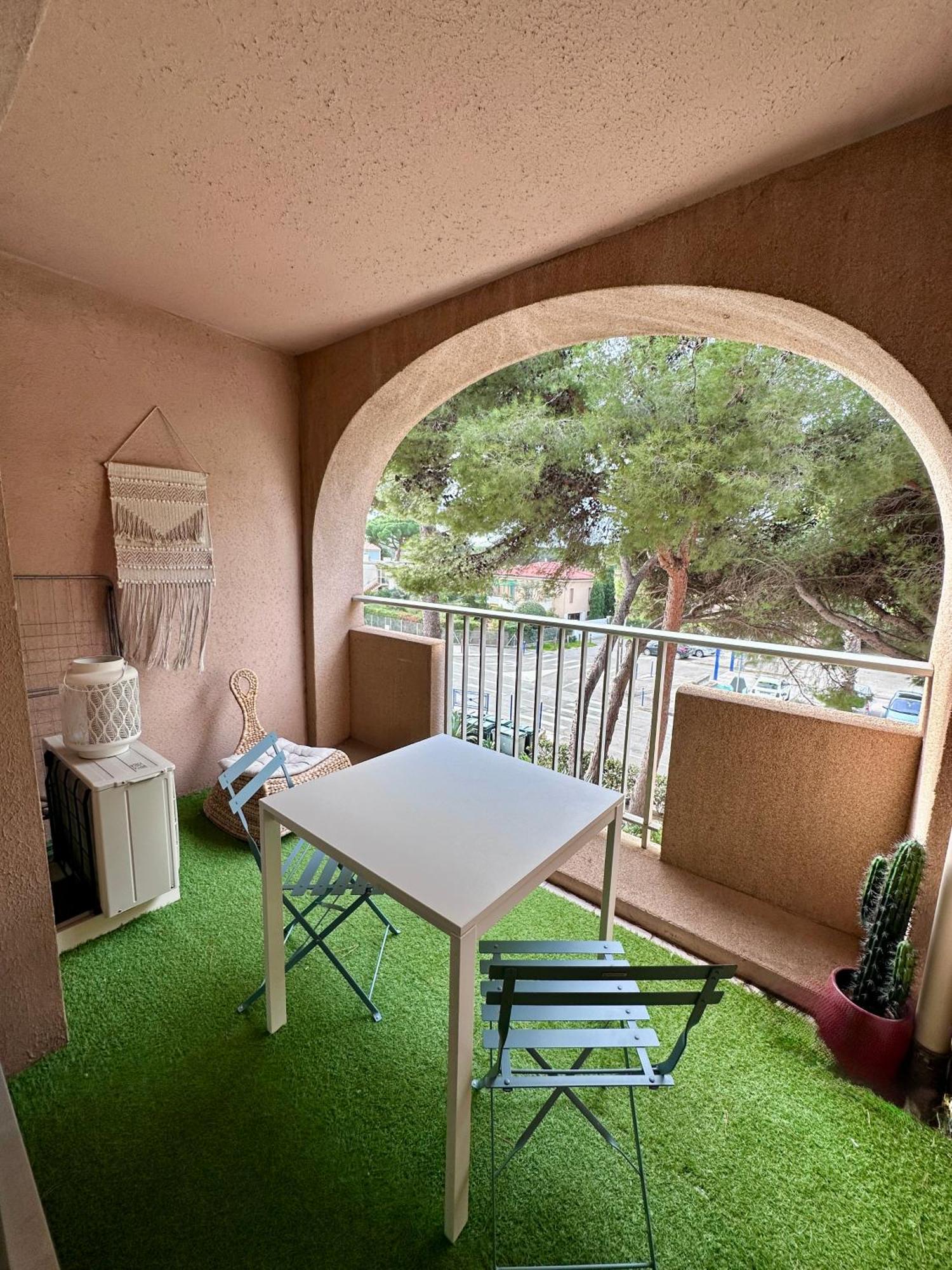 Studio Sur Le Port De Hyeres - A 2Min Des Plages, Clim & Balcon Exterior foto